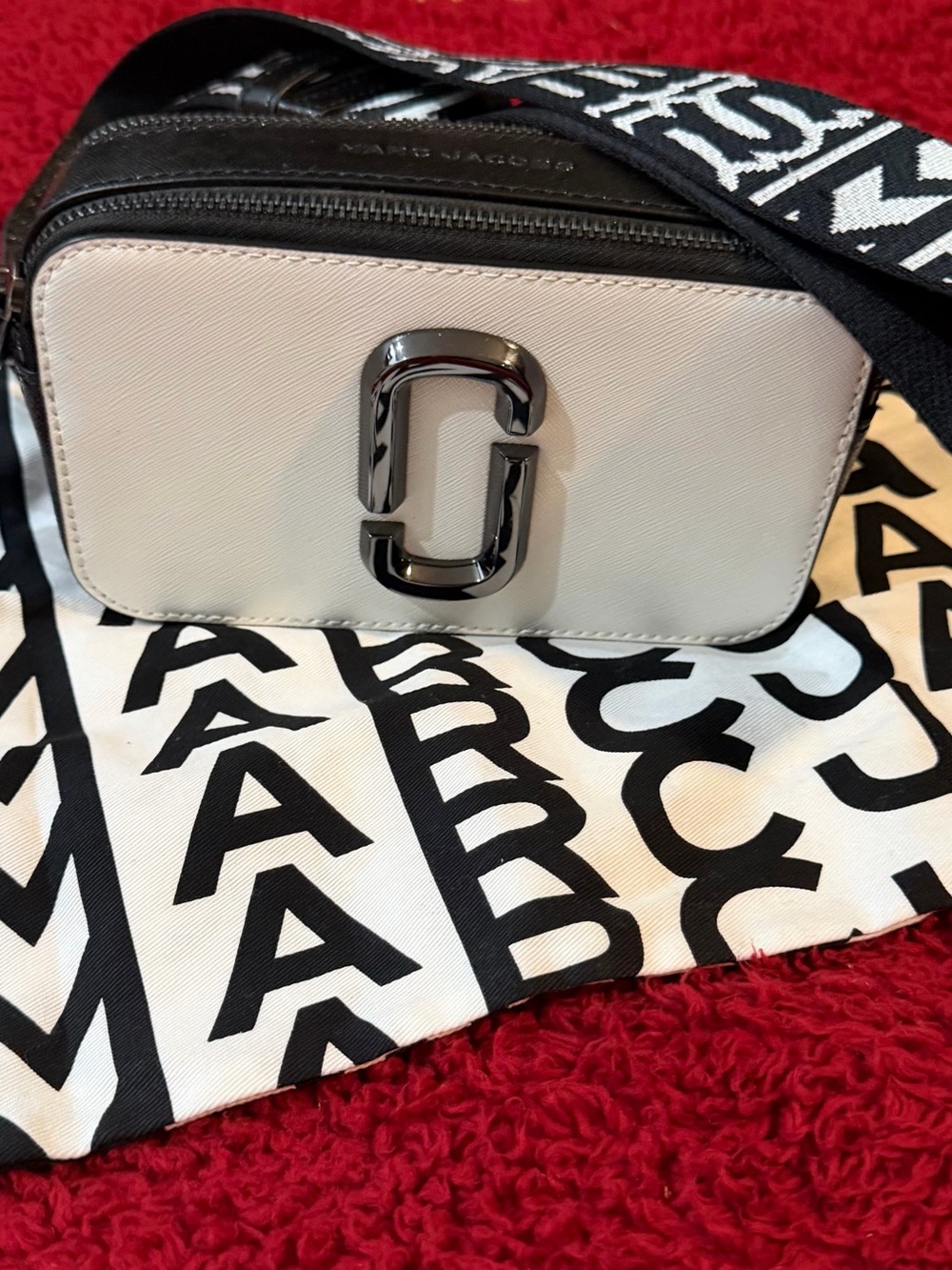 Marc Jacobs White Snapshot Camera Bag with Black Logo Strap - Picture 2 of 4